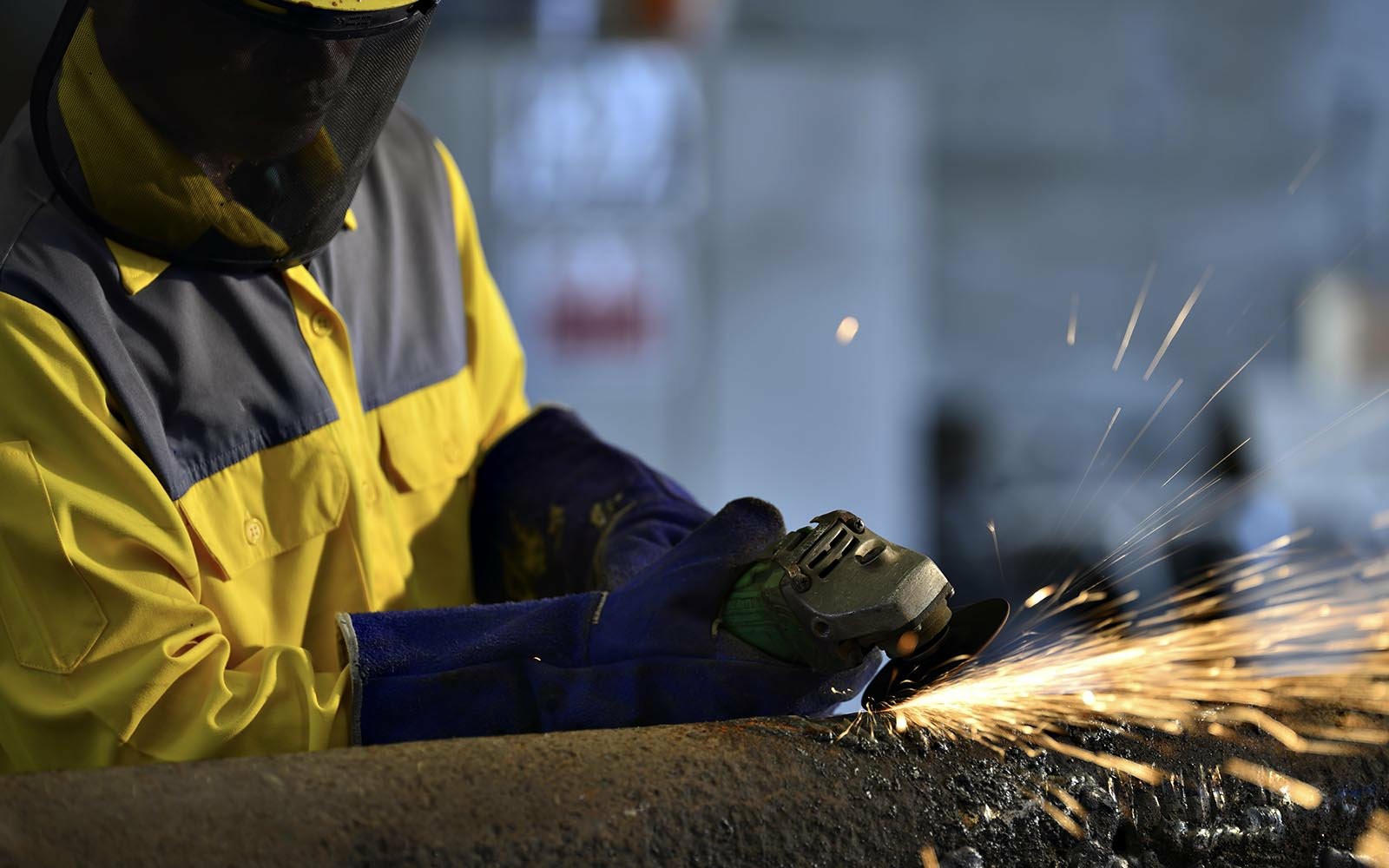 Navigating Your Career with Online vs. In-Person... - Abrasive Wheels Training UK